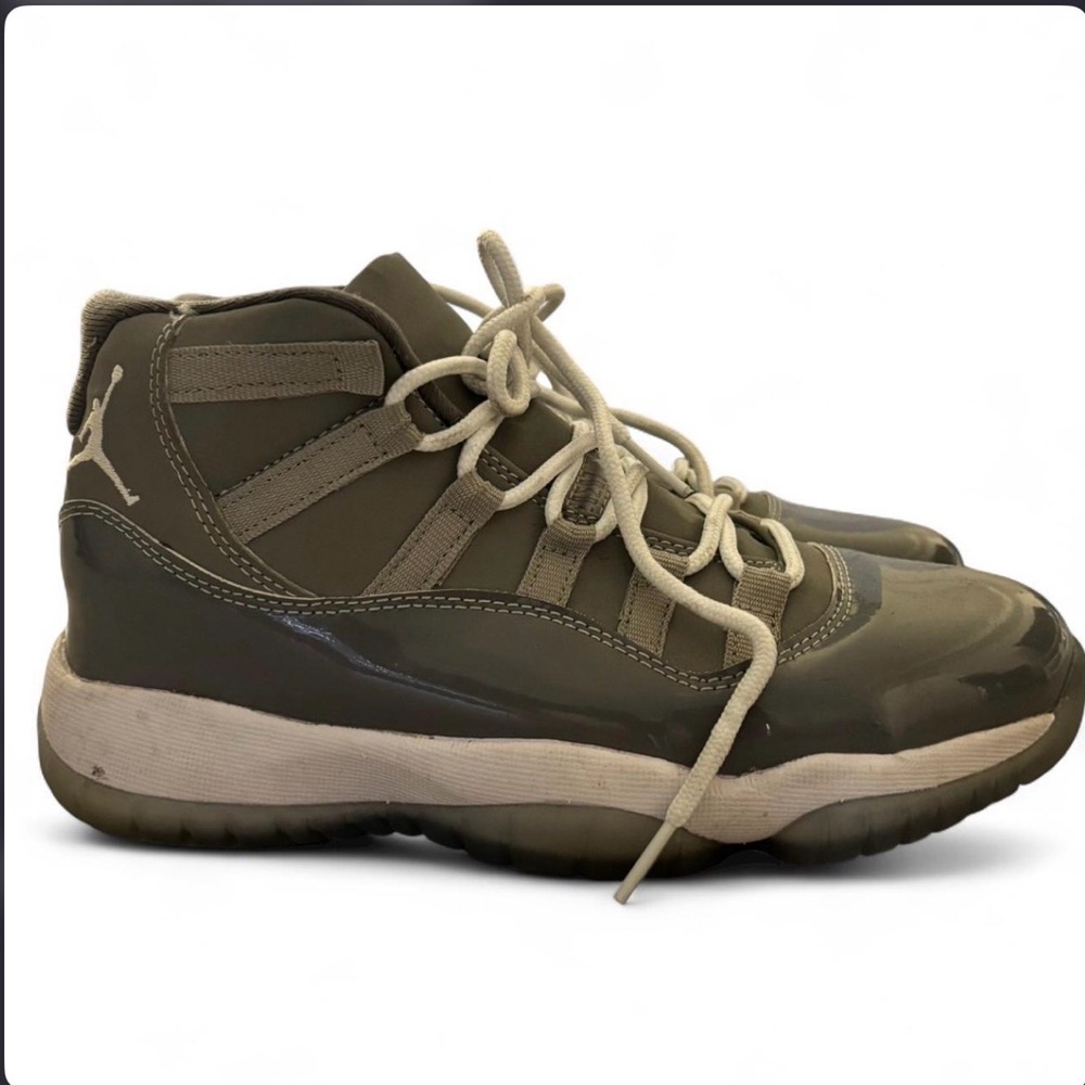 Jordan Men's Sneakers - Olive and Cream